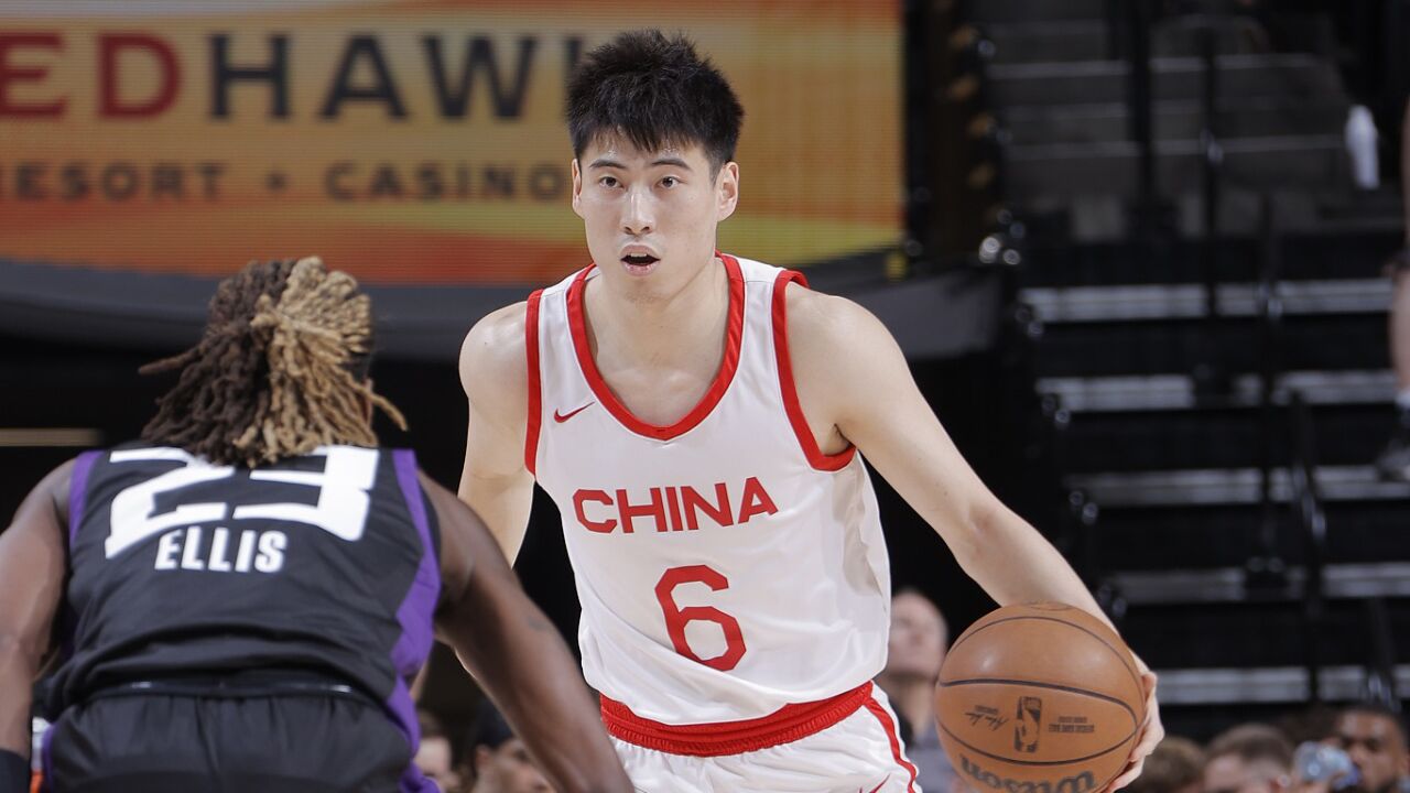 拉拉维亚晒照庆祝客场之旅结束